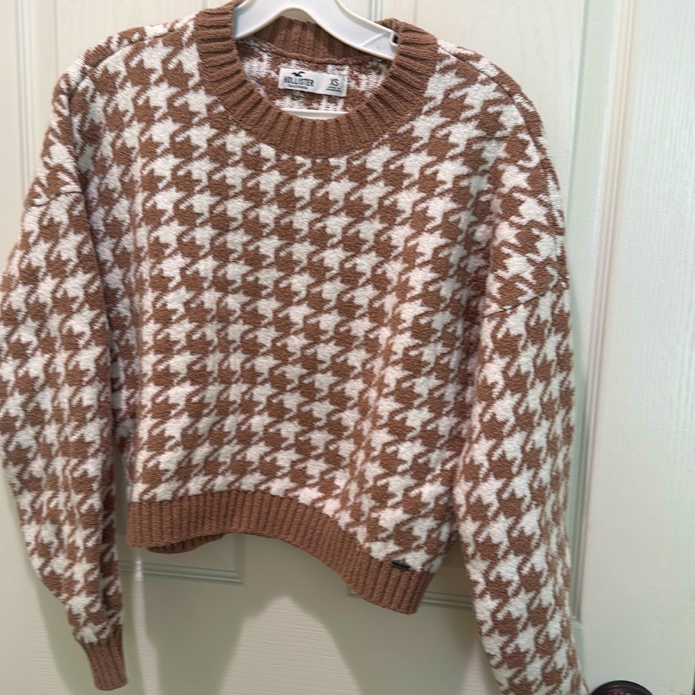 Hollister sweater